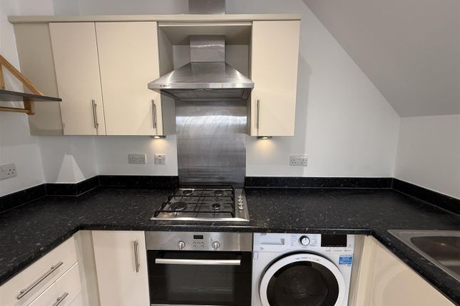 Academy Place, ISLEWORTH photo 3