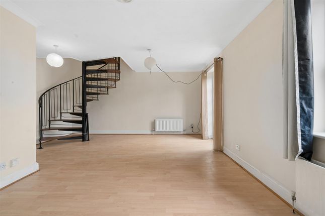 9, Mortlake Drive, Mitcham photo 4