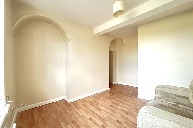 Flat 2, 64-66, Ousegate, Selby photo 3