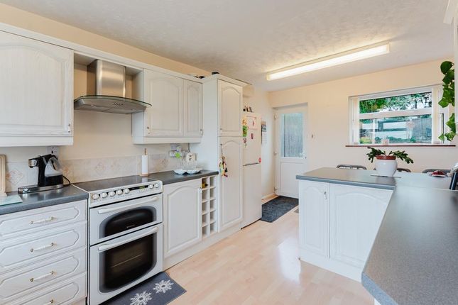 51, Leeson Crescent, Kettering photo 3
