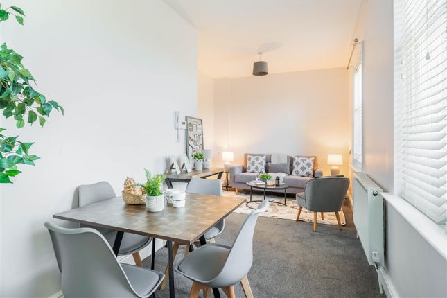 Flat 4, Golding House, Henry Avenue, Matlock photo 2