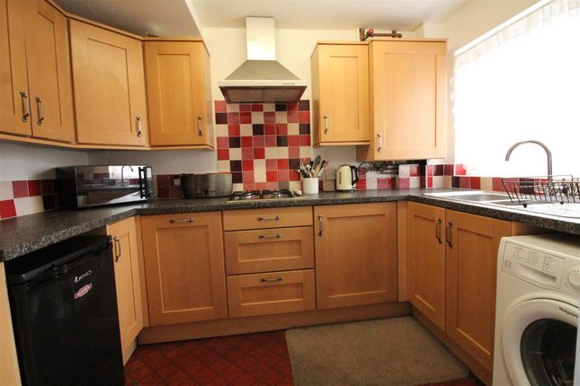 Town house for sale in Dudley Avenue, Birstall, Batley