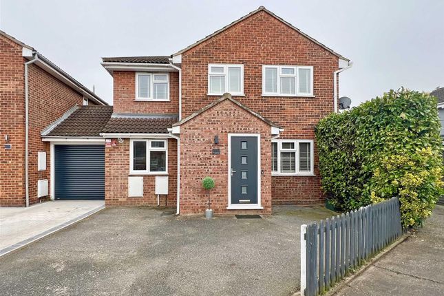 Link-detached house for sale in Saddle Rise, Springfield, Chelmsford