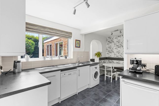 5 Dovecote Close, Princes Risborough photo 2