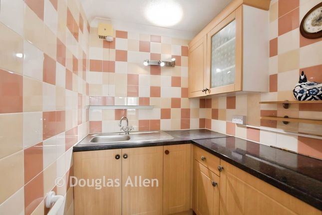 7, Homeholly House, Church End Lane, Wickford photo 2