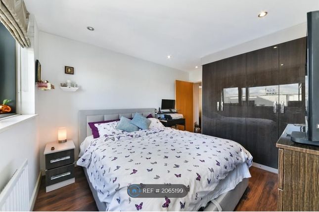 Flat to rent in Neutron Tower, London