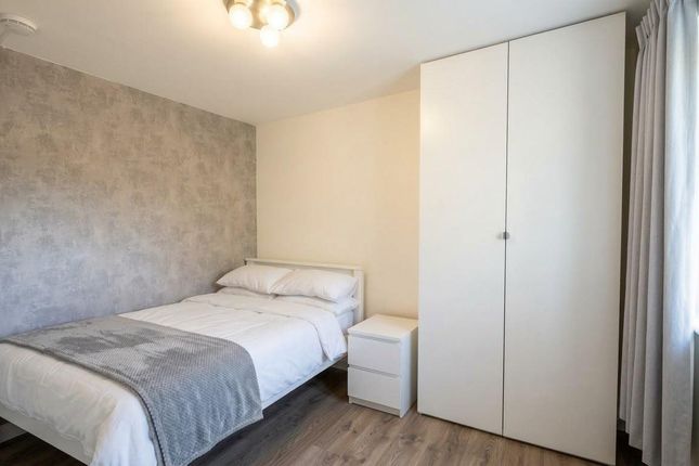 Flat 20, Brunel House, Harrow Road, London photo 3