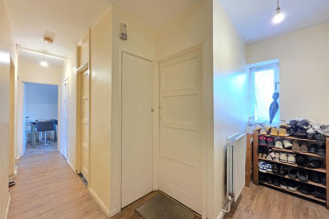 2 Wheatley Mansions, Bevan Avenue, Barking photo 3