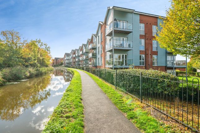 1-bed flat on The Lane, Worcestershire, £975/mo