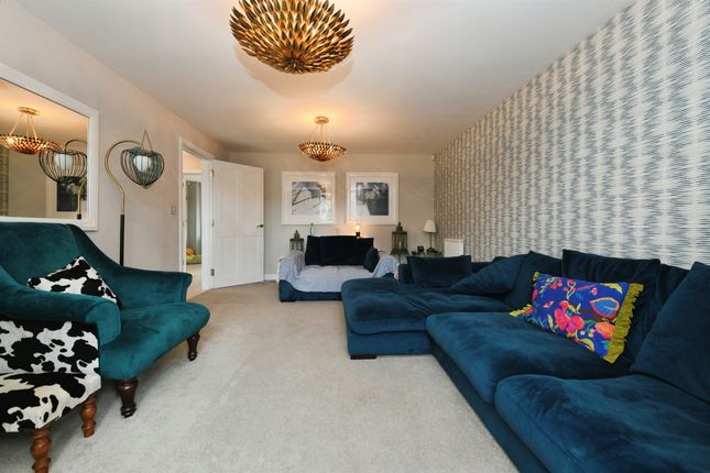 2, Westons Piece, Devizes photo 2