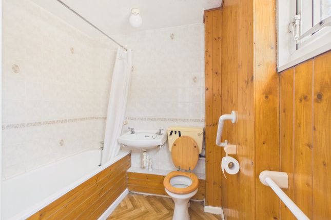 610 Stroud Crescent East, Bransholme, East Riding of Yorkshire photo 4