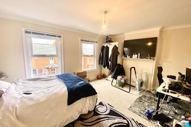 End terrace house to rent in New Road, Blackwater, Camberley
