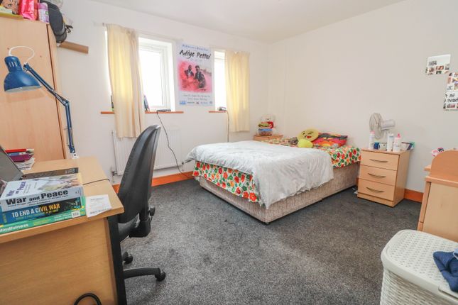 Flat to rent in Portswood Road, Southampton