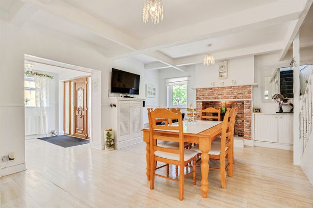 2, Crownlands Lane, Ossett photo 4