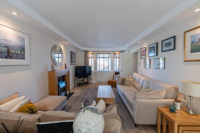 119, Forrest Street, Airdrie photo 4