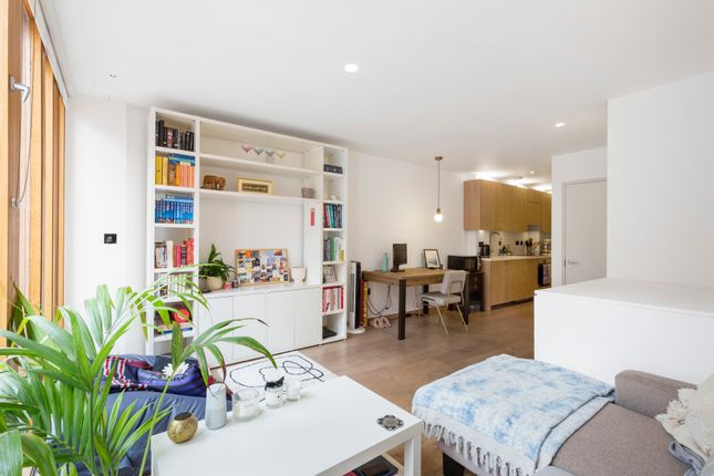Thumbnail Flat for sale in Old Street, London