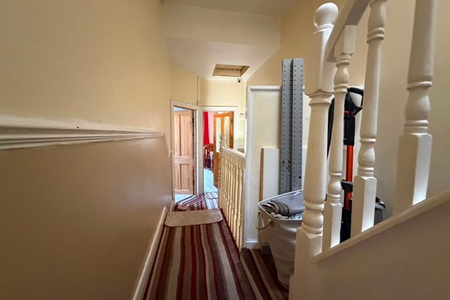 17 Broadwater Road, London photo 2