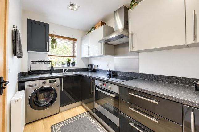 61, Saxton Close, Grays photo 4