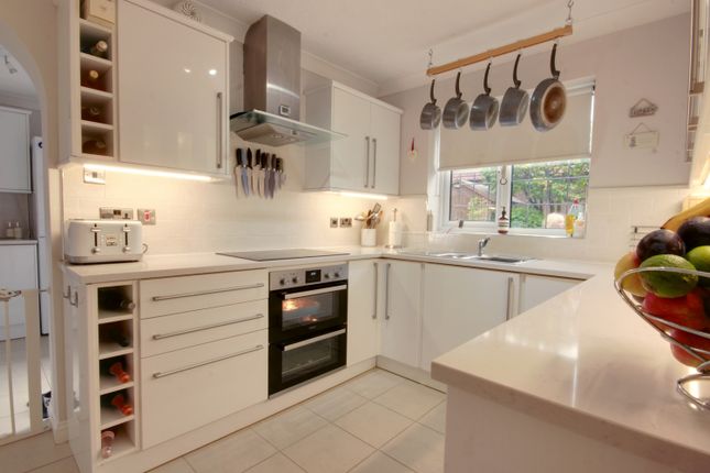 9, Wentworth Close, Beverley photo 3