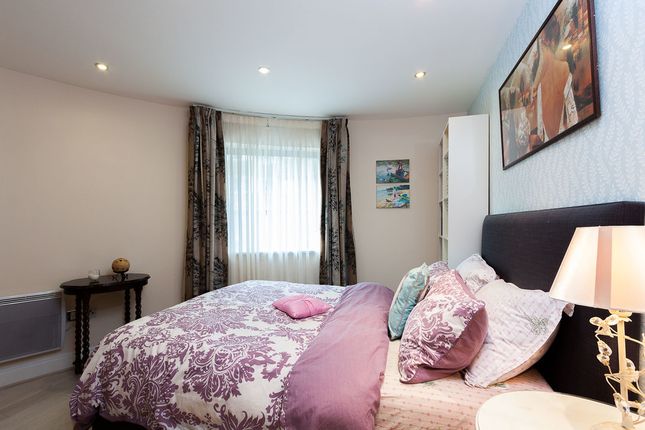 Thumbnail Flat to rent in Montaigne Close, London