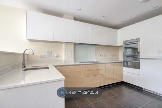 Elderberry Close, Romford photo 3