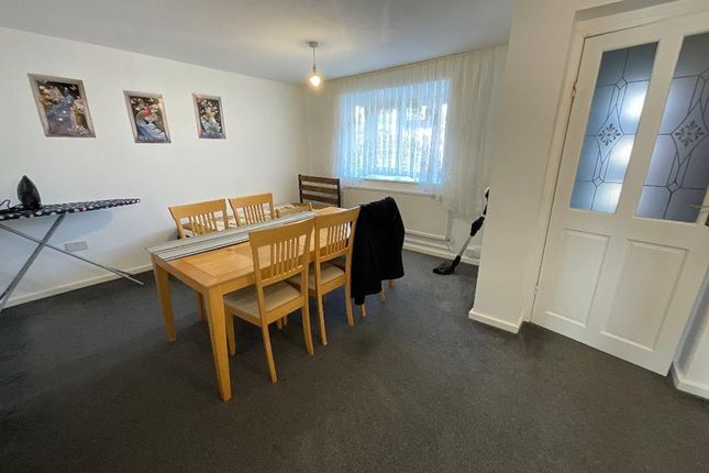 3 Bosworth Crescent, Harold Hill, Romford photo 4