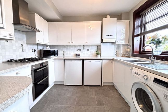 13 Hill Grove, Dunfermline photo 3