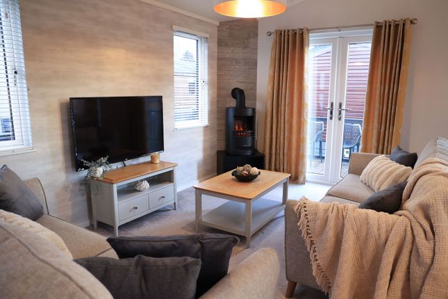 Aspire Oslo Lodge ,No. 38, Roydon Marina Village, Roydon photo 2