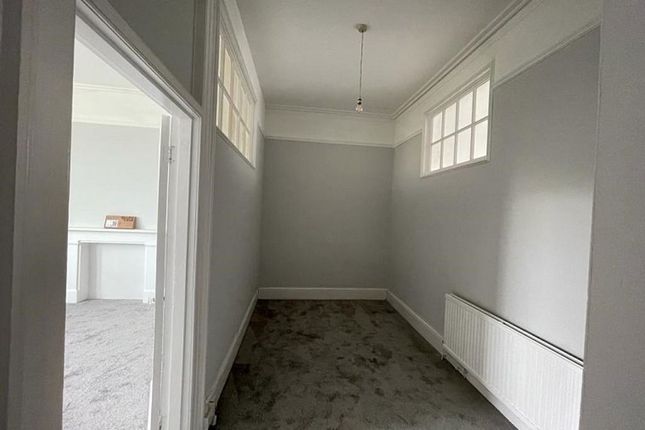 Palmeira Square, Hove photo 3