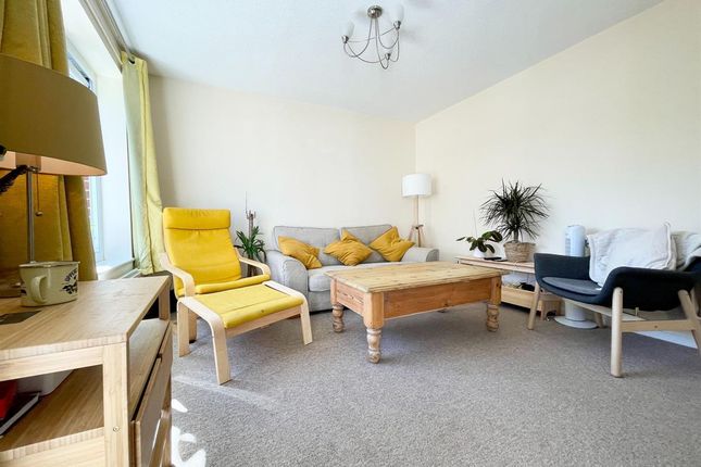 63 Bardsley Drive, Farnham photo 3