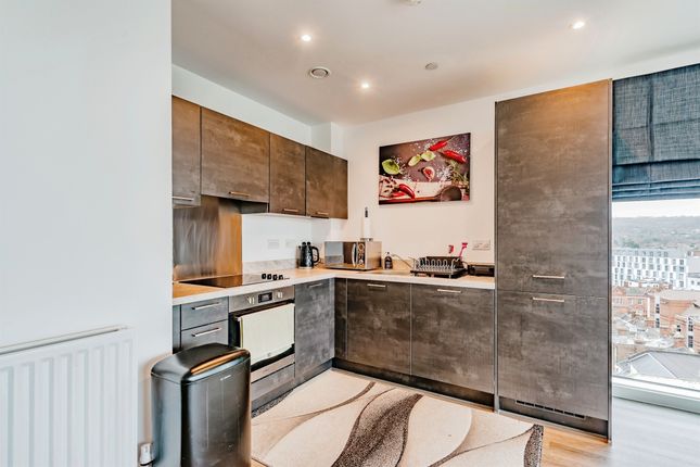 Penthouse for sale in Marketfield Way, Redhill