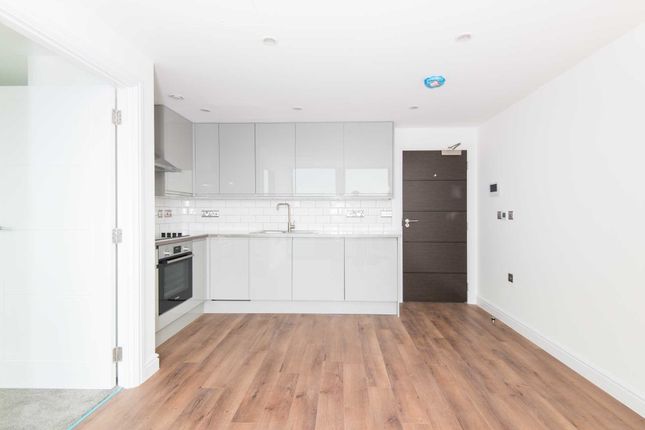 Flat to rent in Worthing House, 2-6 South Street
