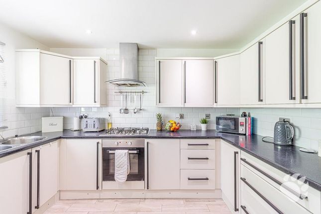 38, Malyons Place, Basildon photo 4