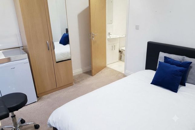 Room 3, 81, Leavesden Road, Watford photo 3