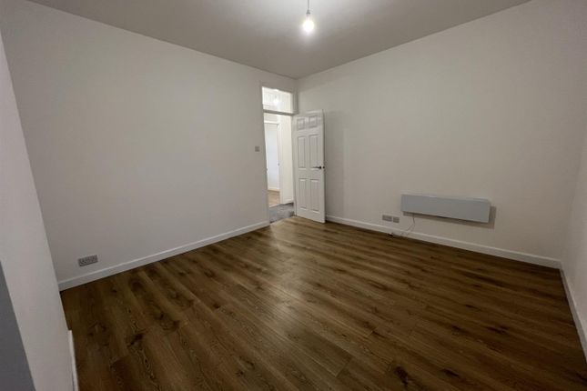 Flat to rent in Beech Road, St. Austell