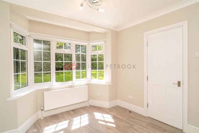 29, The Glen, Northwood photo 4