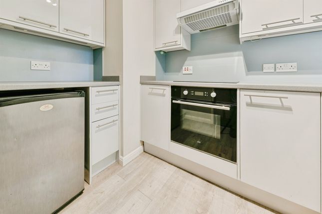 Flat 37, Westbrook Court, Stevenage Road, Hitchin photo 3