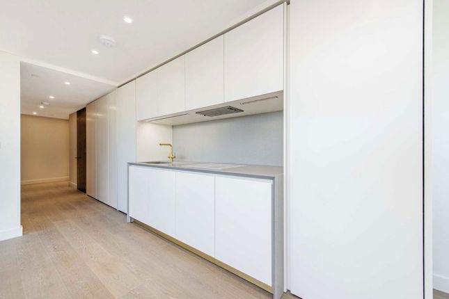 Flat 141, Blake Tower, 2, Fann Street, London photo 4