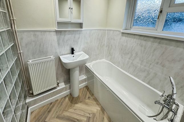 14, LLANELLI photo 4