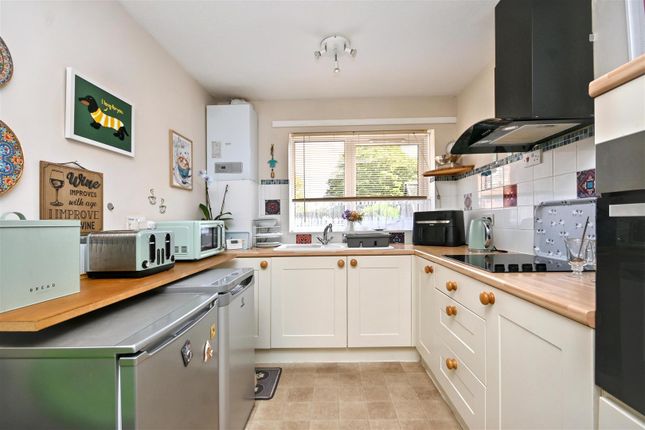 45, Kirkstall Close, Eastbourne photo 4