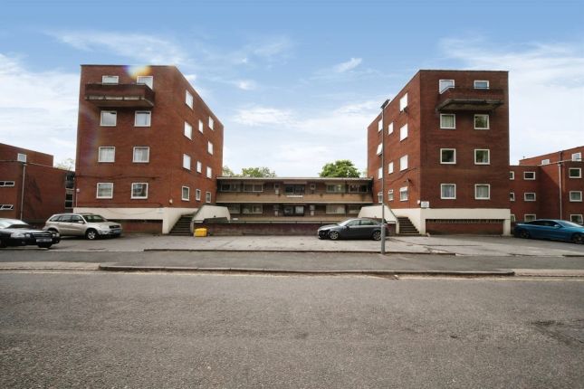 Thumbnail Flat to rent in Moulton Rise, Luton