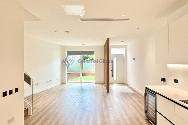 Thumbnail Detached house to rent in Leamore Street, London