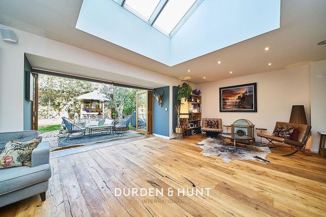 3 St. Clements Avenue, Romford photo 4