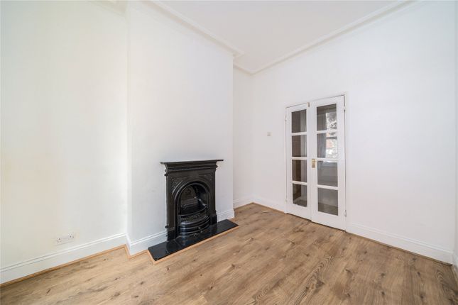 Flat B, 26, Chelmer Road, London photo 2
