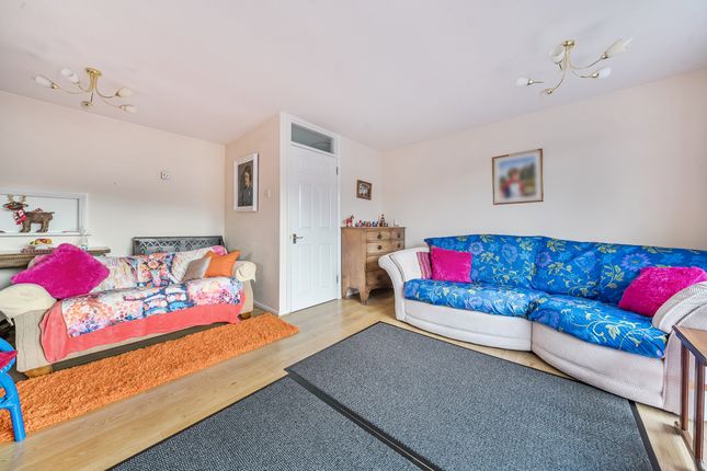35, Ashdown Avenue, Farnborough photo 2