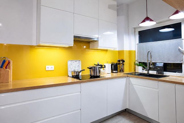 Carlos Place, London photo 2