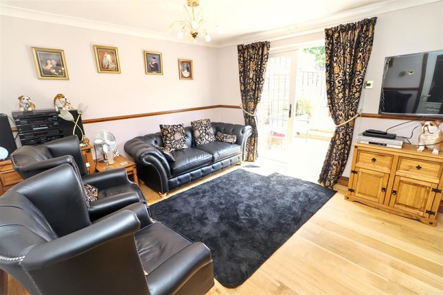 10, Clifton Way, Borehamwood photo 4