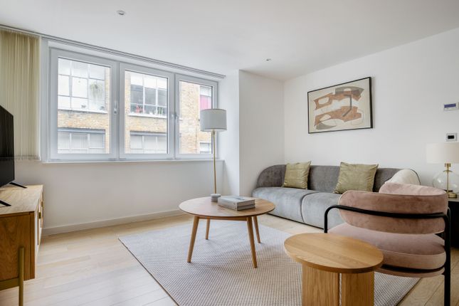Flat to rent in Old Street, London