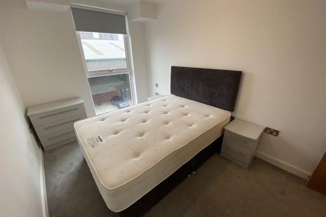 Flat to rent in Craven Street, Salford