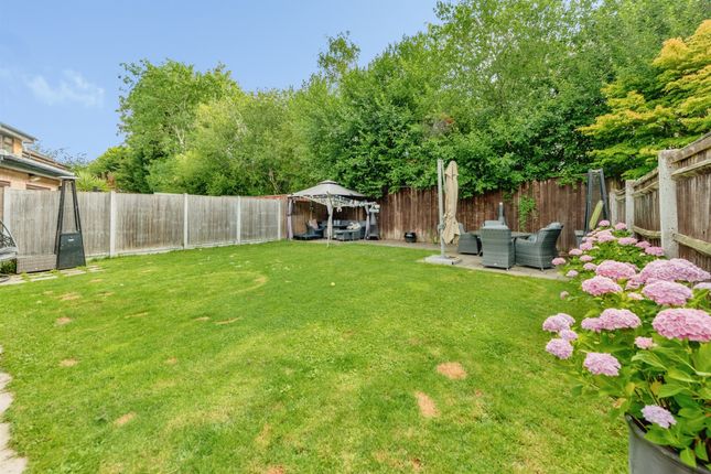 3, Ticehurst Close, Crawley photo 2